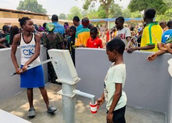 Le gouvernement centrafricain, en partenariat avec la Russie, continue de voler au secours des populations des quartiers périphériques de Bangui, en leur fournissant de l’eau potable