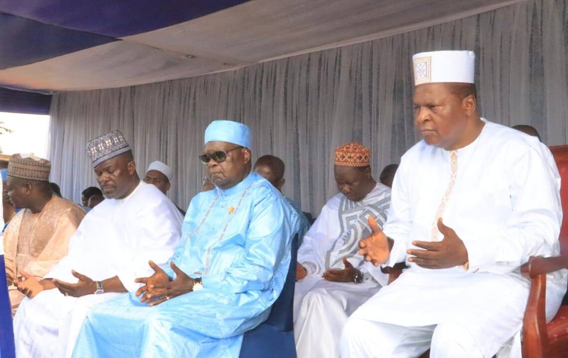 Grande prière de la fin du mois sacré du Ramadan à la mosquée de Kina