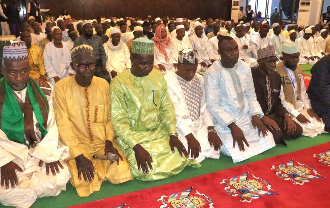 Les musulmans ont rompu le jeûne du Ramadan au Palais de la Renaissance