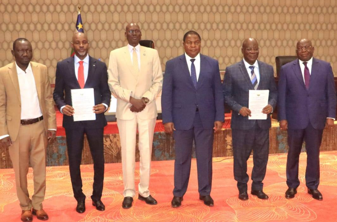 Signature du contrat pour la construction de l&rsquo;autoroute Bambouti-Sibut