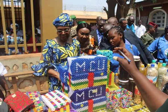 La Première Dame Tina Marguerite Touadéra a visité les femmes incarcérées à la maison d’arrêt et de correction pour femme de Bimbo
